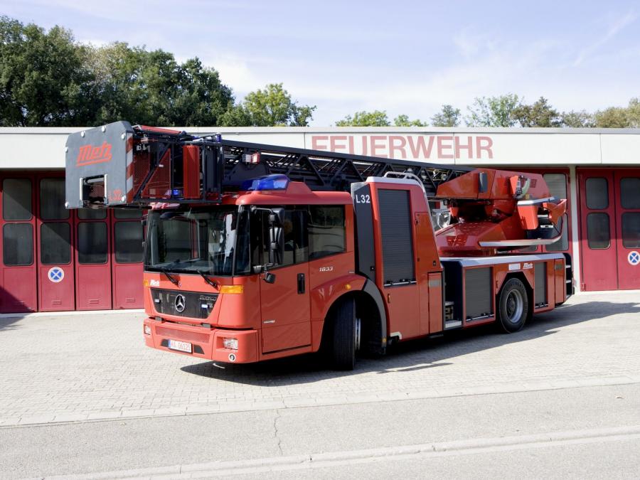  Mercedes-Benz Econic Feuerwehr by Metz 1999 года  (фото 3 из 5)